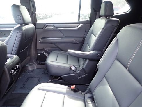 Used 2024 GMC Acadia Elevation image 14