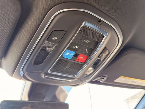 Used 2023 Jeep Wagoneer Series III w/ Preferred Equipment Group image 36