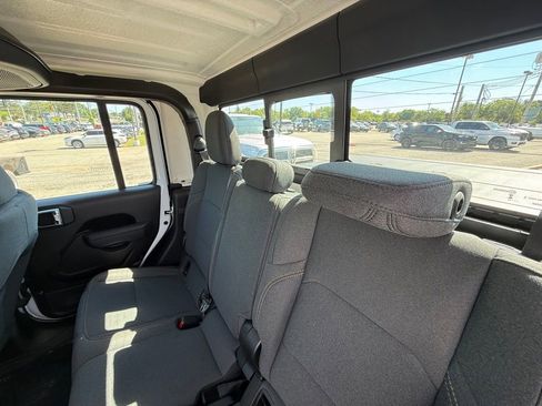 Used 2025 Jeep Gladiator Sport AWD/4WD image 27