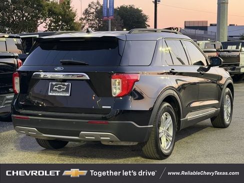 Used 2020 Ford Explorer XLT w/ Equipment Group 202A RWD image 4