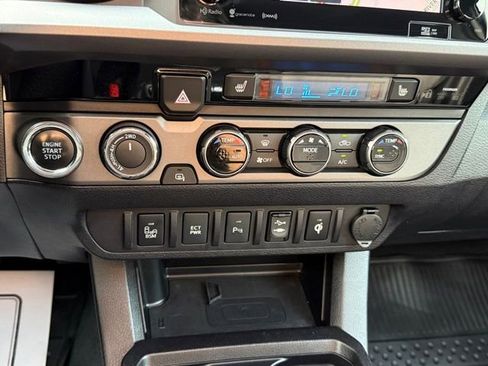 Used 2016 Toyota Tacoma TRD Sport w/ Premium & Technology Package AWD/4WD image 21