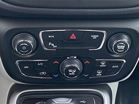 Used 2017 Jeep Compass Latitude w/ Popular Equipment Group image 10