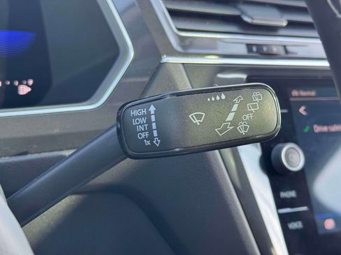 Used 2023 Volkswagen Tiguan SE image 25