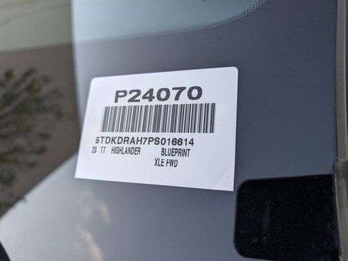 Used 2023 Toyota Highlander XLE FWD image 38