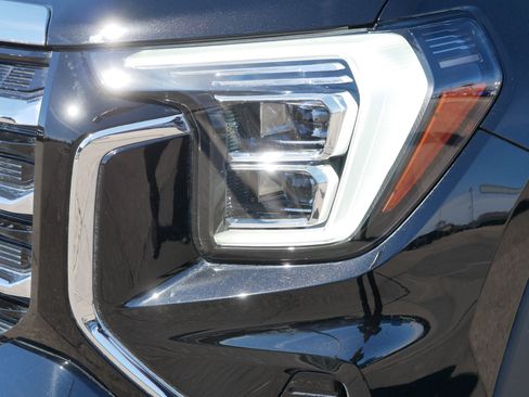 Certified 2025 GMC Terrain Elevation w/ Elevation Premium Package image 16