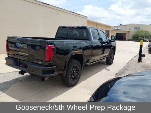 Used 2025 GMC Sierra 2500 Denali Ultimate w/ Max Trailering Package AWD/4WD image 4