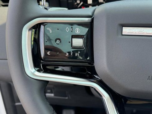 Used 2025 Land Rover Discovery Sport S image 30