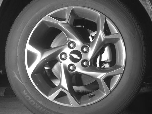 Used 2025 Chevrolet Trax LT FWD image 13