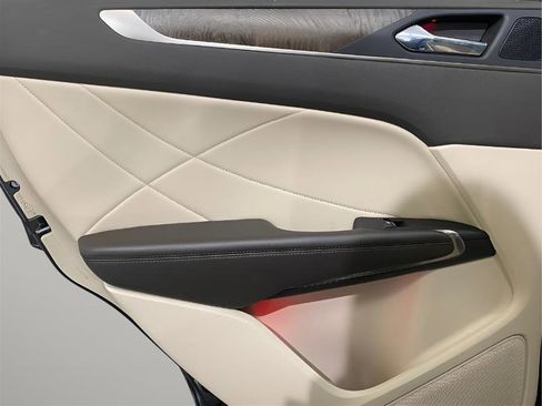 Used 2017 Lincoln MKC Reserve w/ Lincoln MKC Climate Package image 11