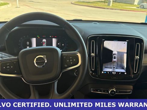 Certified 2025 Volvo XC40 B5 Plus AWD/4WD image 19