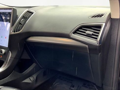 Used 2024 Ford Edge Titanium image 18