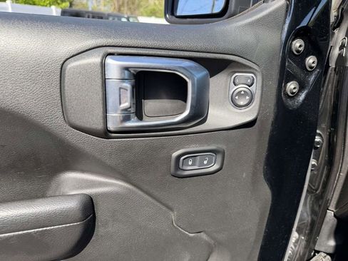Certified 2022 Jeep Gladiator Sport AWD/4WD image 28