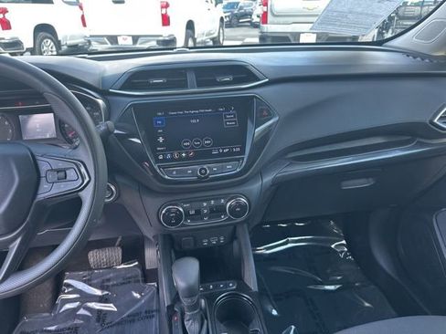 Used 2023 Chevrolet TrailBlazer LT w/ Convenience Package image 3