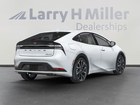 New 2026 Toyota Prius Plug-In Hybrid FWD image 2