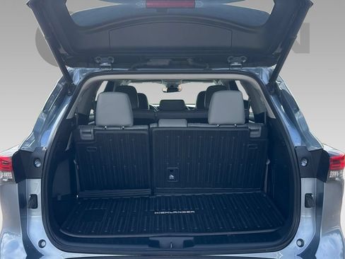 Used 2023 Toyota Highlander XLE FWD image 28