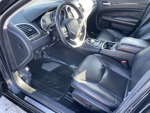 Used 2019 Chrysler 300 Limited image 12
