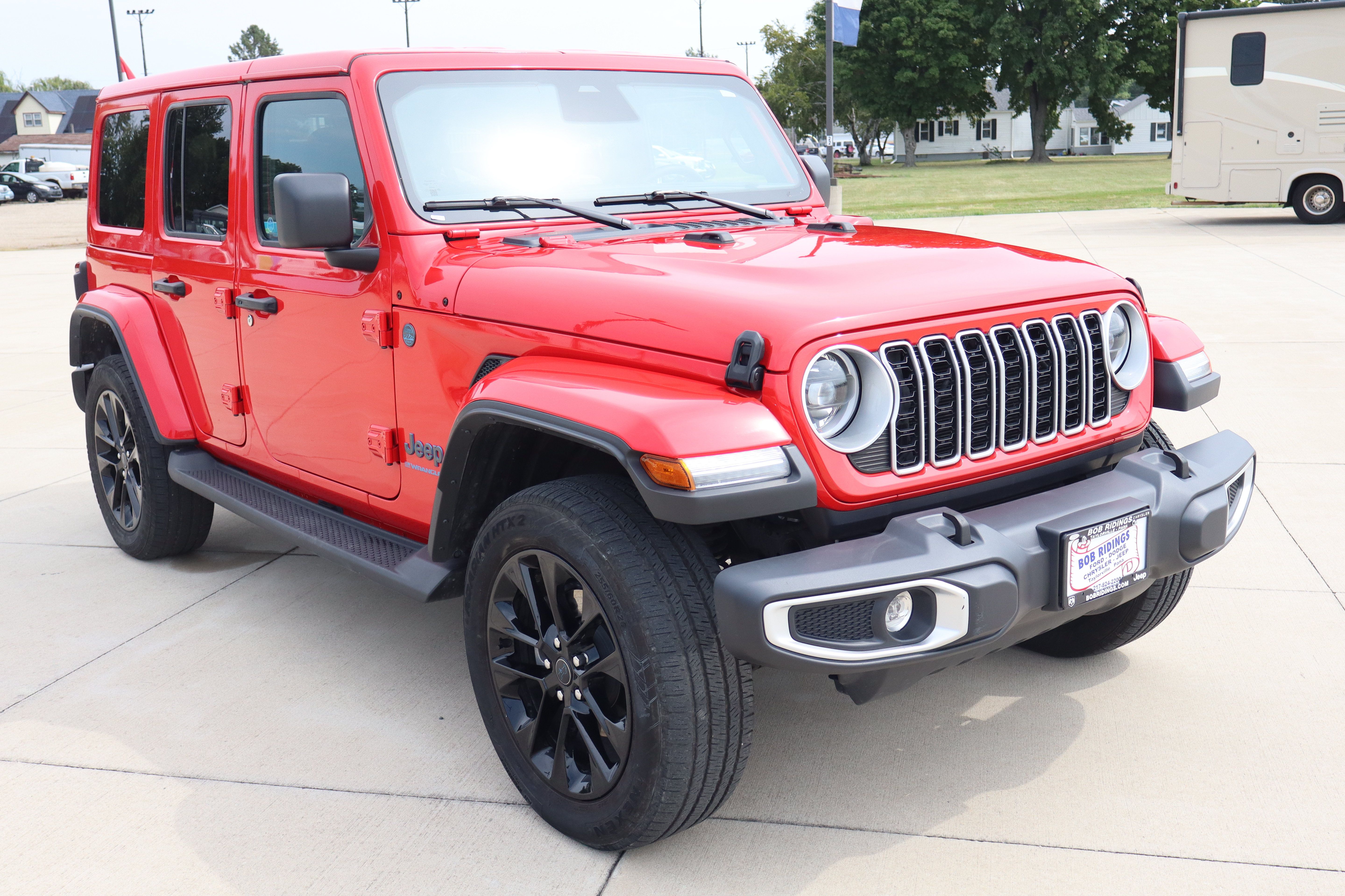 Used 2025 Jeep Wrangler Unlimited Sahara AWD/4WD image 3