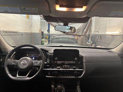 Used 2025 Nissan Pathfinder SV image 35