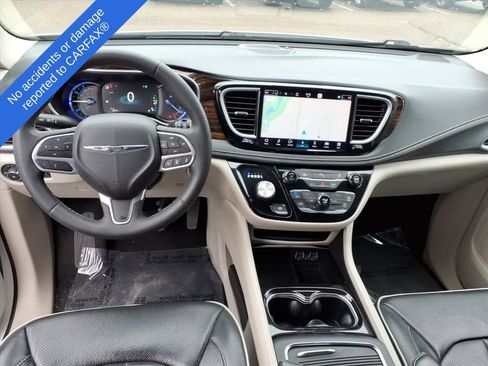 Used 2023 Chrysler Pacifica Limited FWD image 29