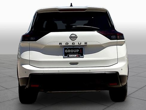 Used 2024 Nissan Rogue S image 5