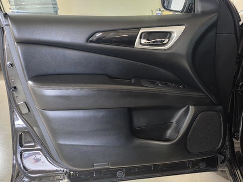 Used 2019 Nissan Pathfinder S FWD image 16