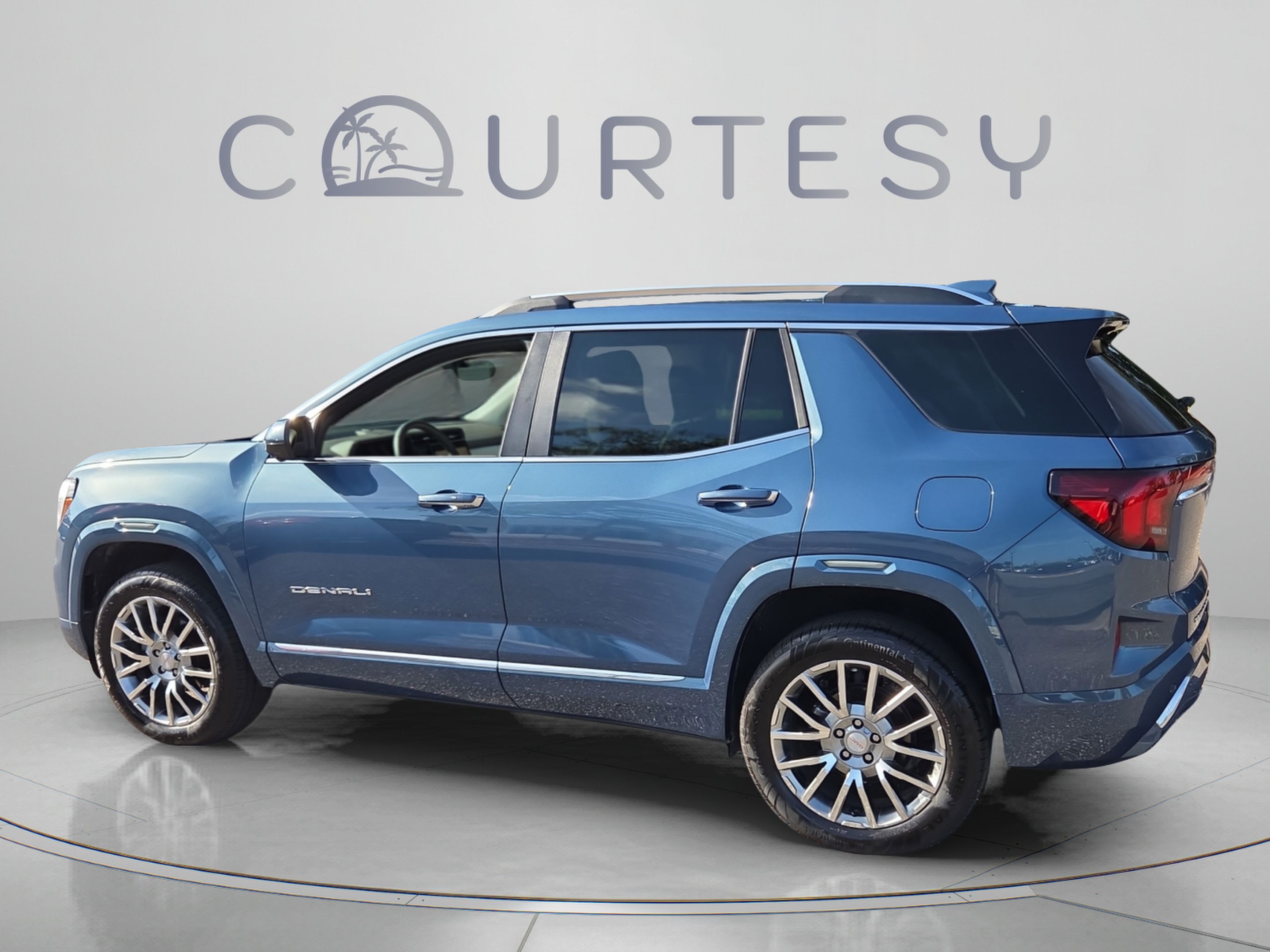 Used 2026 GMC Terrain Denali AWD/4WD image 3