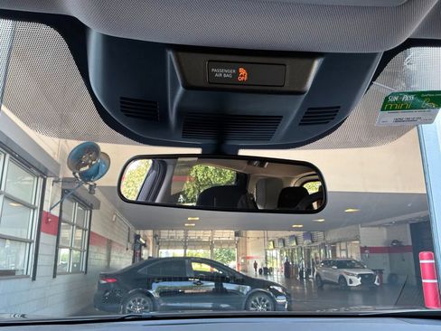 Used 2025 Nissan Rogue SV FWD image 18