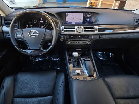 Used 2013 Lexus LS 460 w/ Comfort Pkg RWD image 16