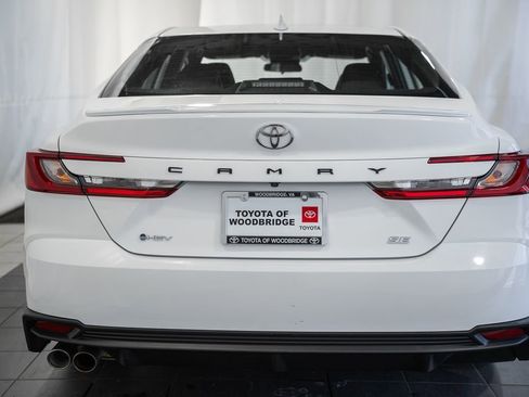 Used 2025 Toyota Camry SE image 5