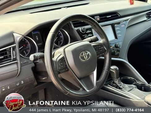 Used 2019 Toyota Camry SE FWD image 12