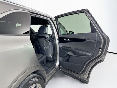 Used 2019 Kia Sorento SX image 32