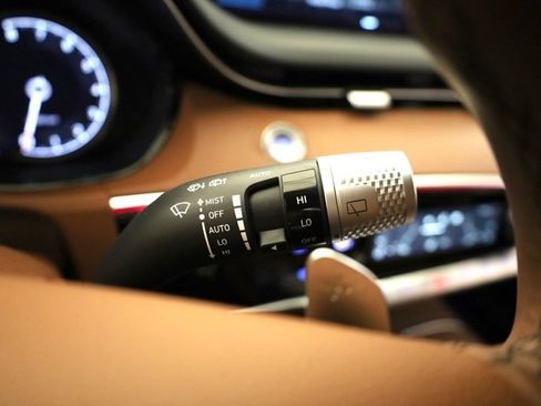 Used 2024 Genesis GV70 2.5T w/ Advanced Package image 30