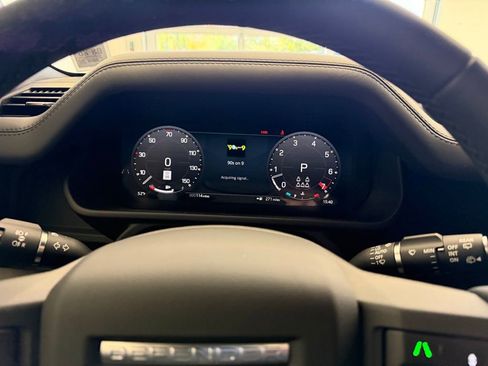 New 2025 Land Rover Defender 130 X-Dynamic SE image 22