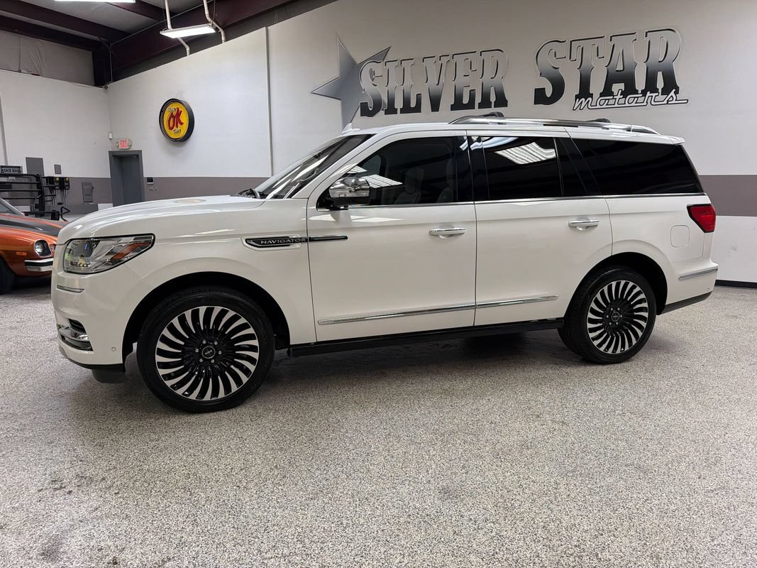 Used 2020 Lincoln Navigator Black Label w/ Cargo Convenience Package AWD/4WD image 2