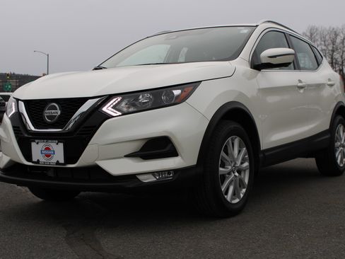 Used 2022 Nissan Rogue Sport SV w/ Technology Package image 5