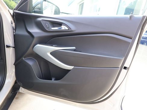 New 2026 Chevrolet Trax RS w/ Sunroof Package FWD image 30