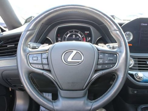 Certified 2022 Lexus LS 500 w/ Accessory Package (Z2) RWD image 16