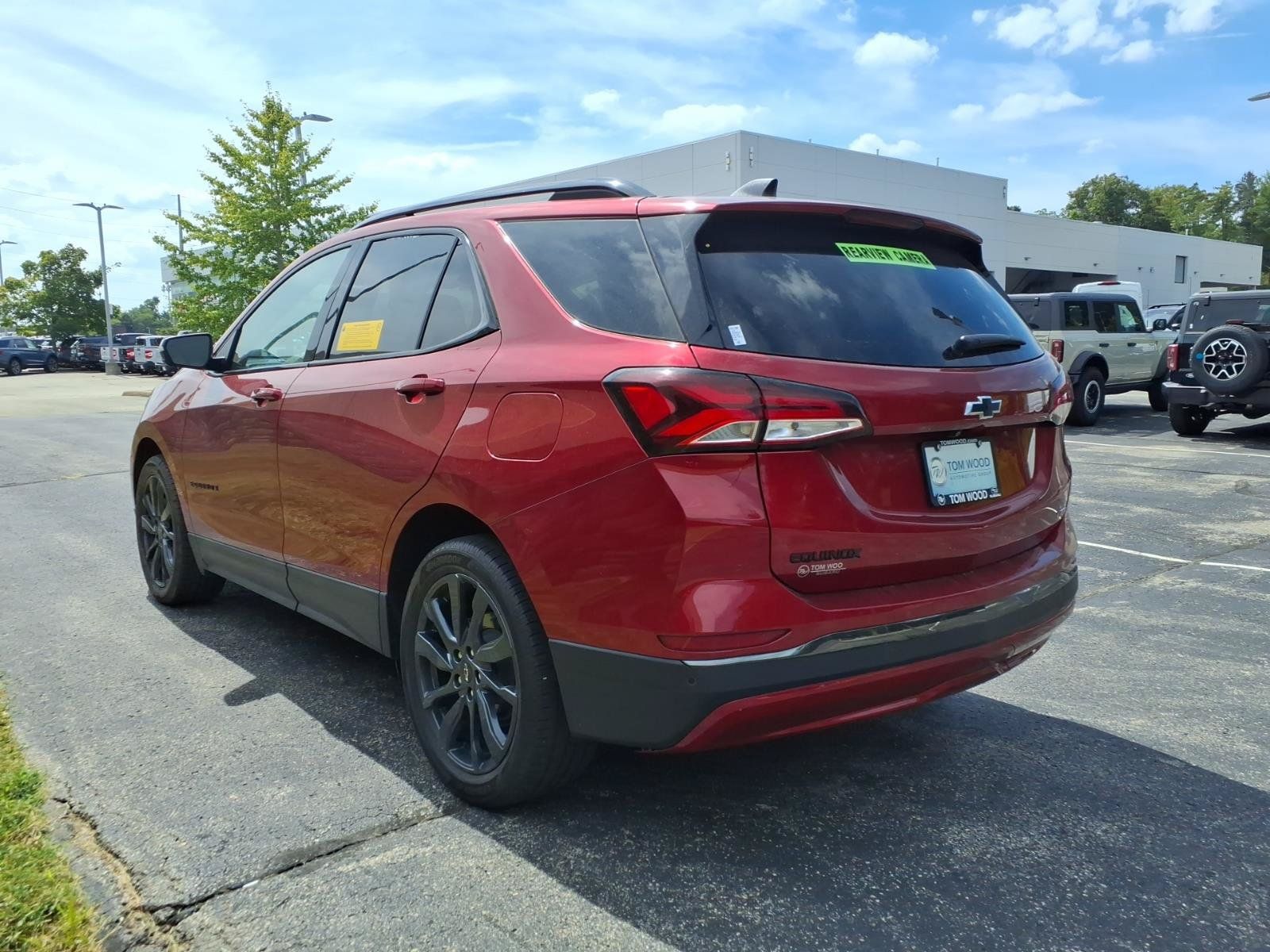 Used 2022 Chevrolet Equinox RS w/ Infotainment Package FWD image 8