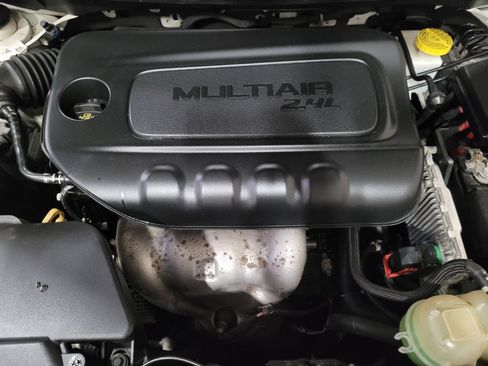Used 2019 Jeep Cherokee Latitude Plus AWD/4WD image 30