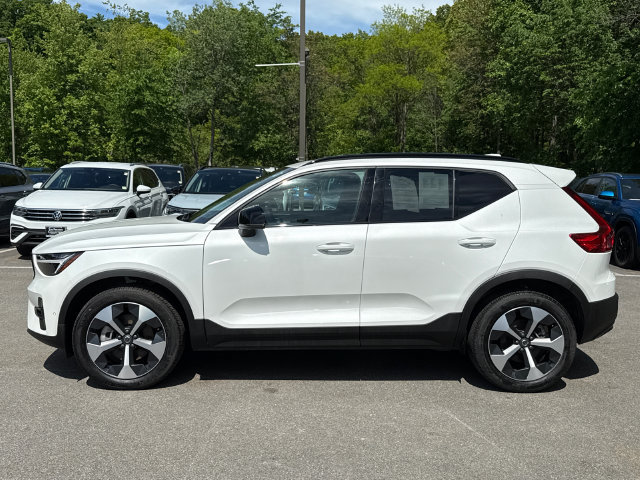 Used 2025 Volvo XC40 B5 Plus AWD/4WD image 7
