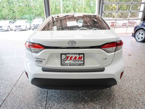 Used 2025 Toyota Corolla LE w/ LE Premium Package FWD image 3