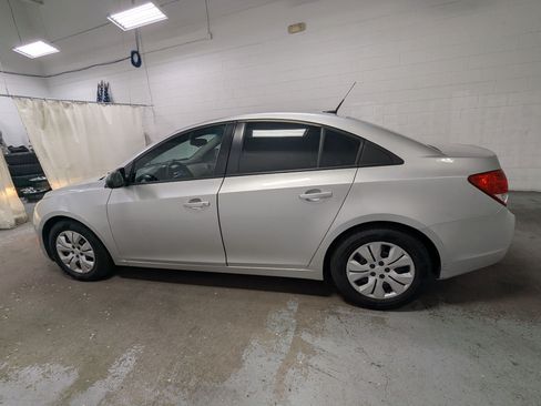 Used 2014 Chevrolet Cruze LS FWD image 10