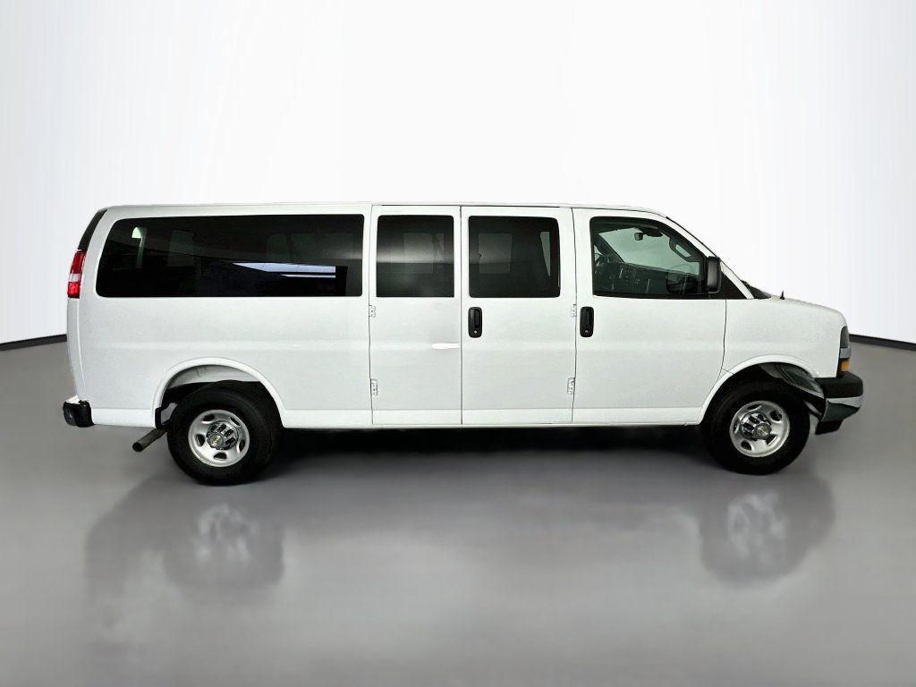 Used 2025 Chevrolet Express 3500 LT w/ LT Preferred Equipment Group RWD image 8