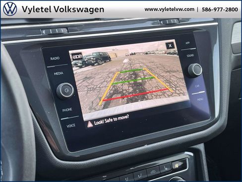 Certified 2021 Volkswagen Tiguan SE w/ Panoramic Sunroof Package image 27
