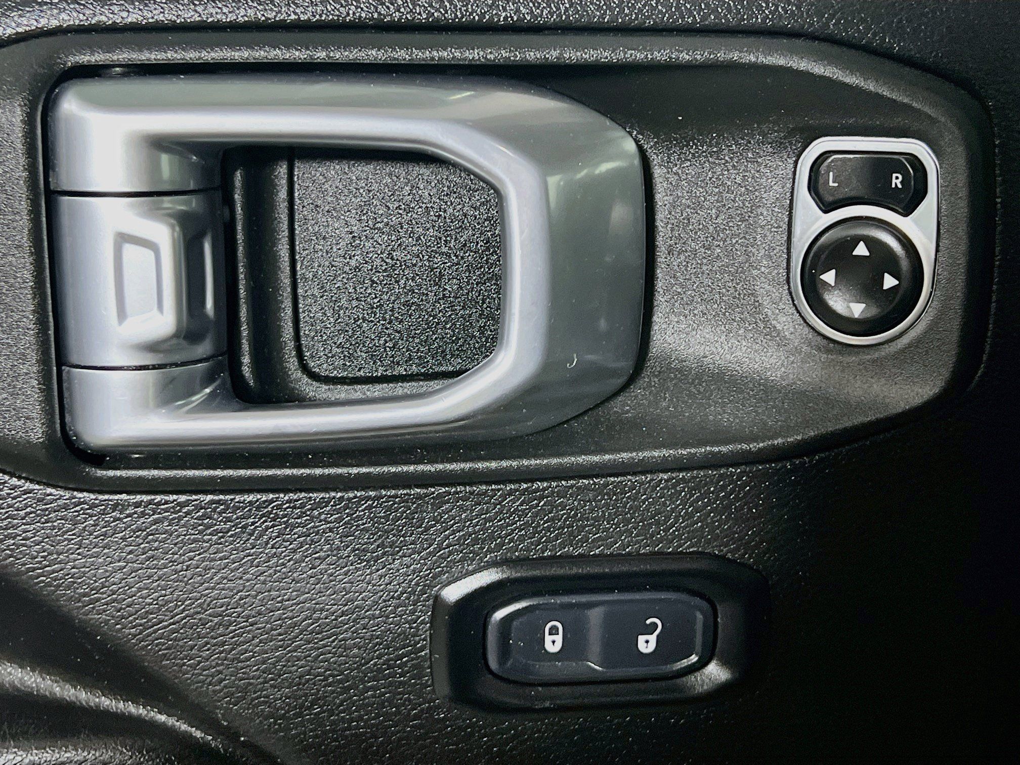 Used 2022 Jeep Gladiator Sport AWD/4WD image 16