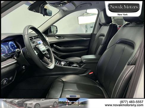 Used 2023 Jeep Grand Cherokee Limited w/ Luxury Tech Group II AWD/4WD image 17