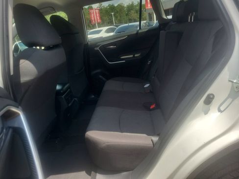 Certified 2022 Toyota RAV4 XLE FWD image 28