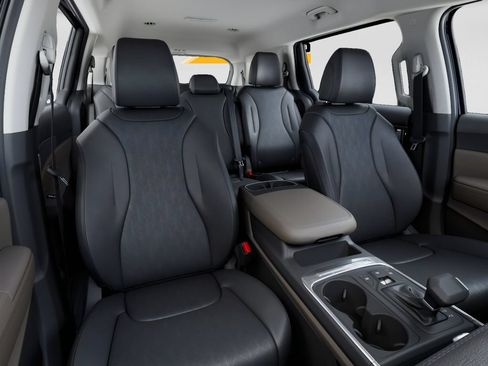 New 2026 Kia Carnival FWD image 15