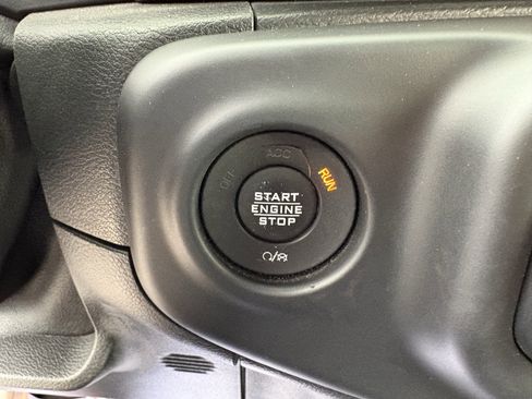 Used 2019 Jeep Wrangler Sport image 27