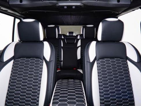 Used 2025 Jeep Gladiator Sport image 3